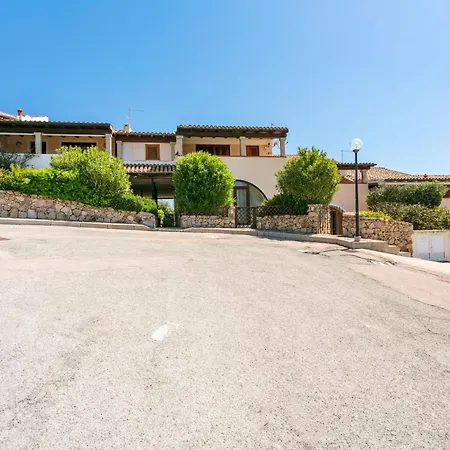 - Cala Delfino Apartment Golfo Aranci