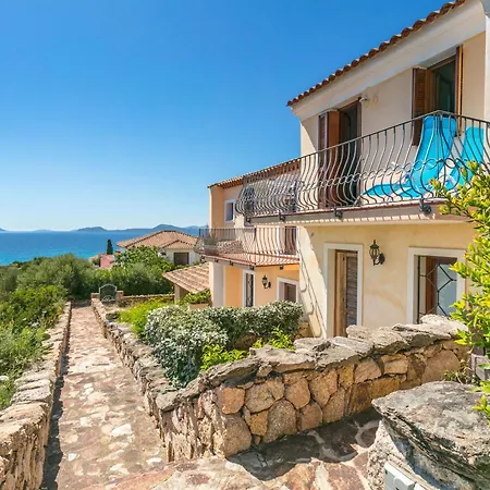 - Cala Delfino * Golfo Aranci