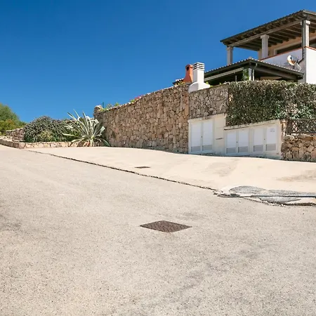 - Cala Delfino *